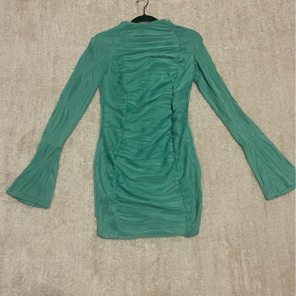 PrettyLittleThing Ruched Dress - Picture 4 of 4